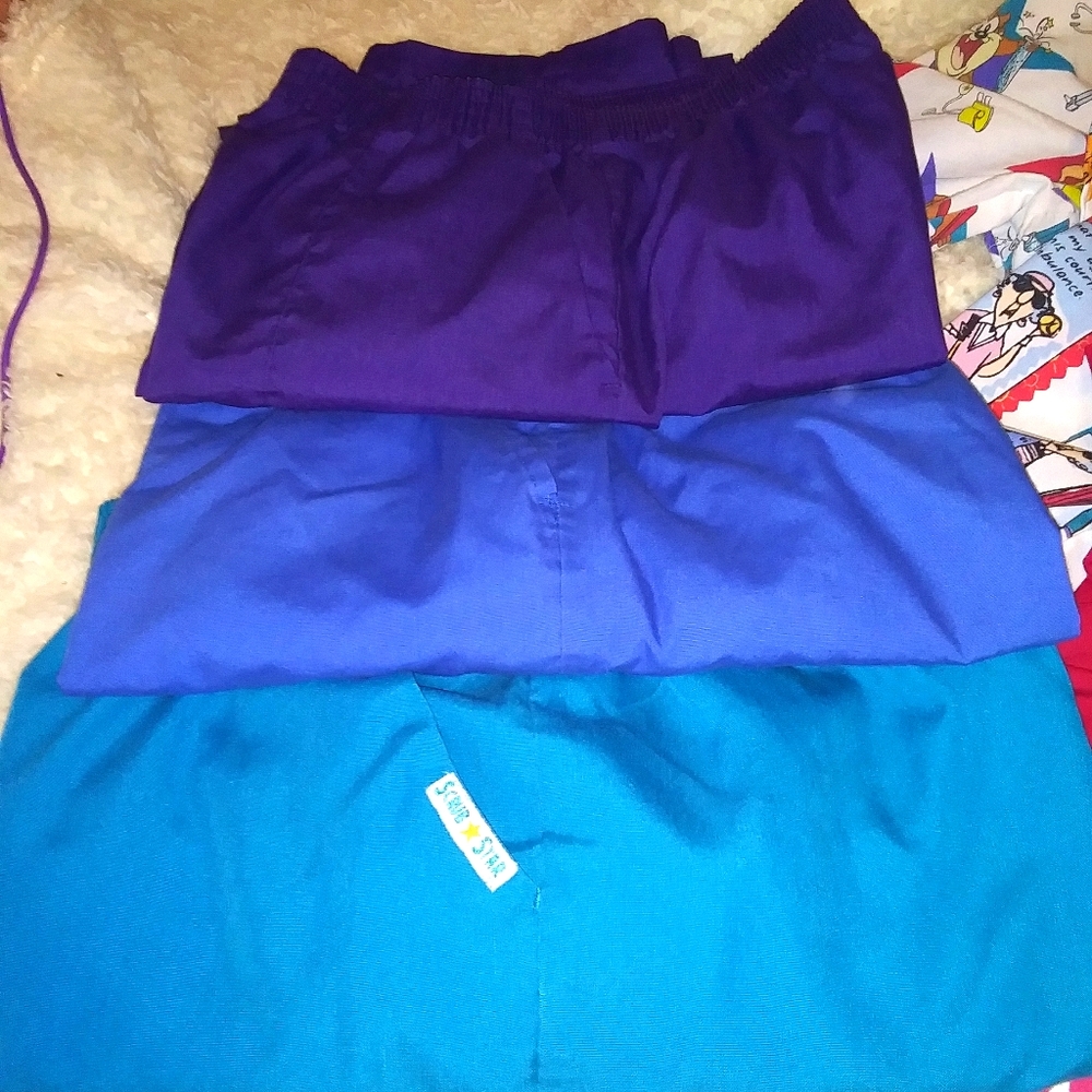 Women's scrubs size med and sma